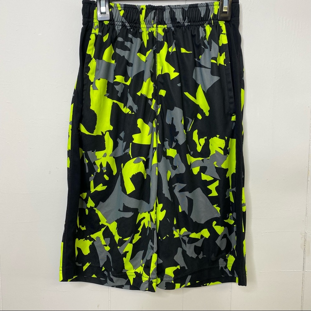 Nike Dri-Fit Shorts Boys Size Large